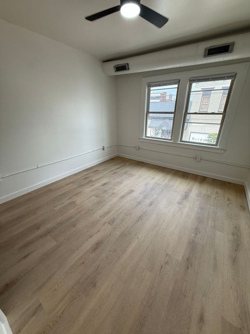 Covington Apartment: 24 W 10th St