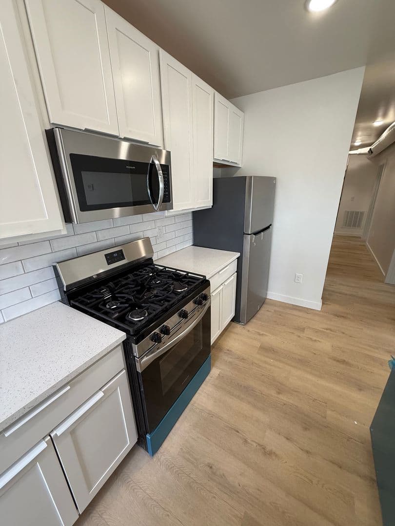 Covington Apartment: 24 W 10th St