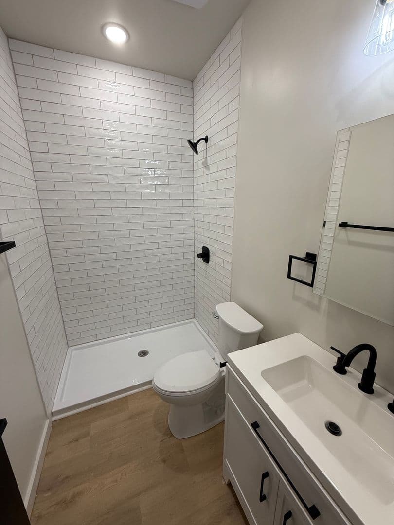 Covington Apartment: 24 W 10th St