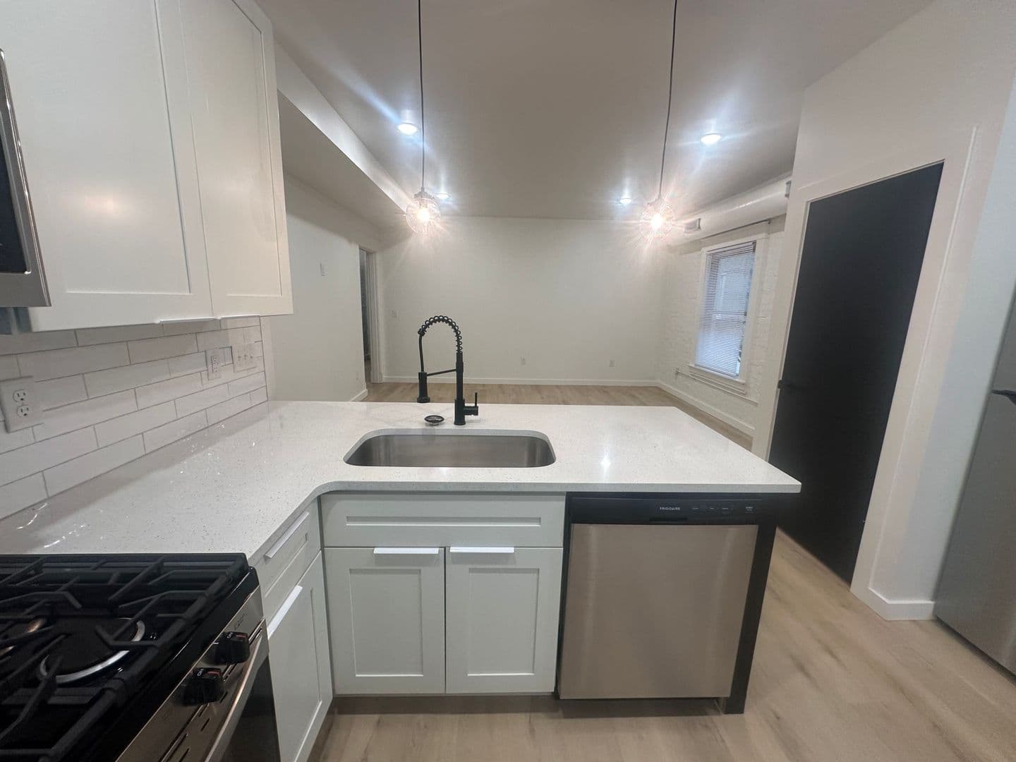 Covington Apartment: 24 W 10th St