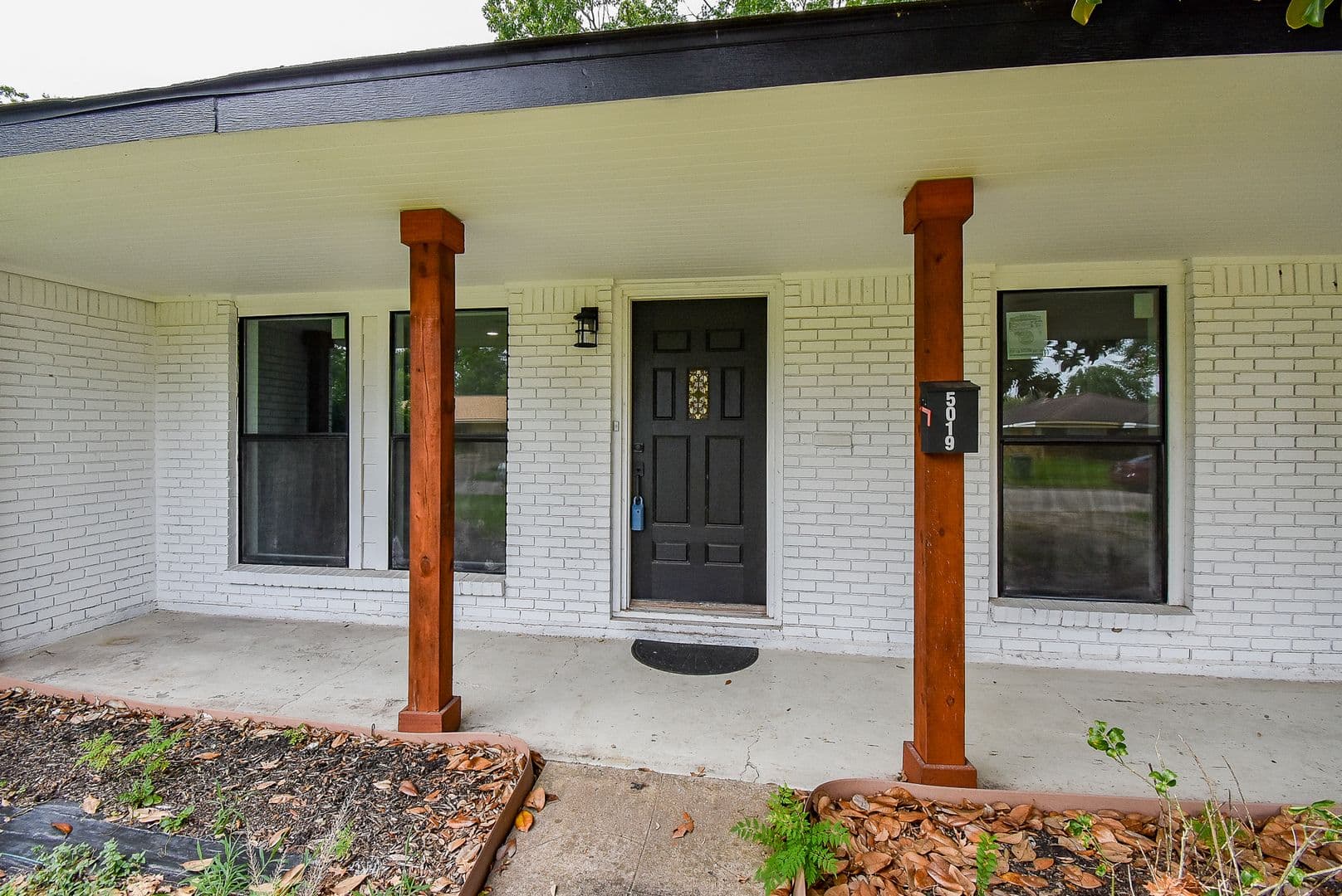 Houston House: 5019 Stillbrooke Dr