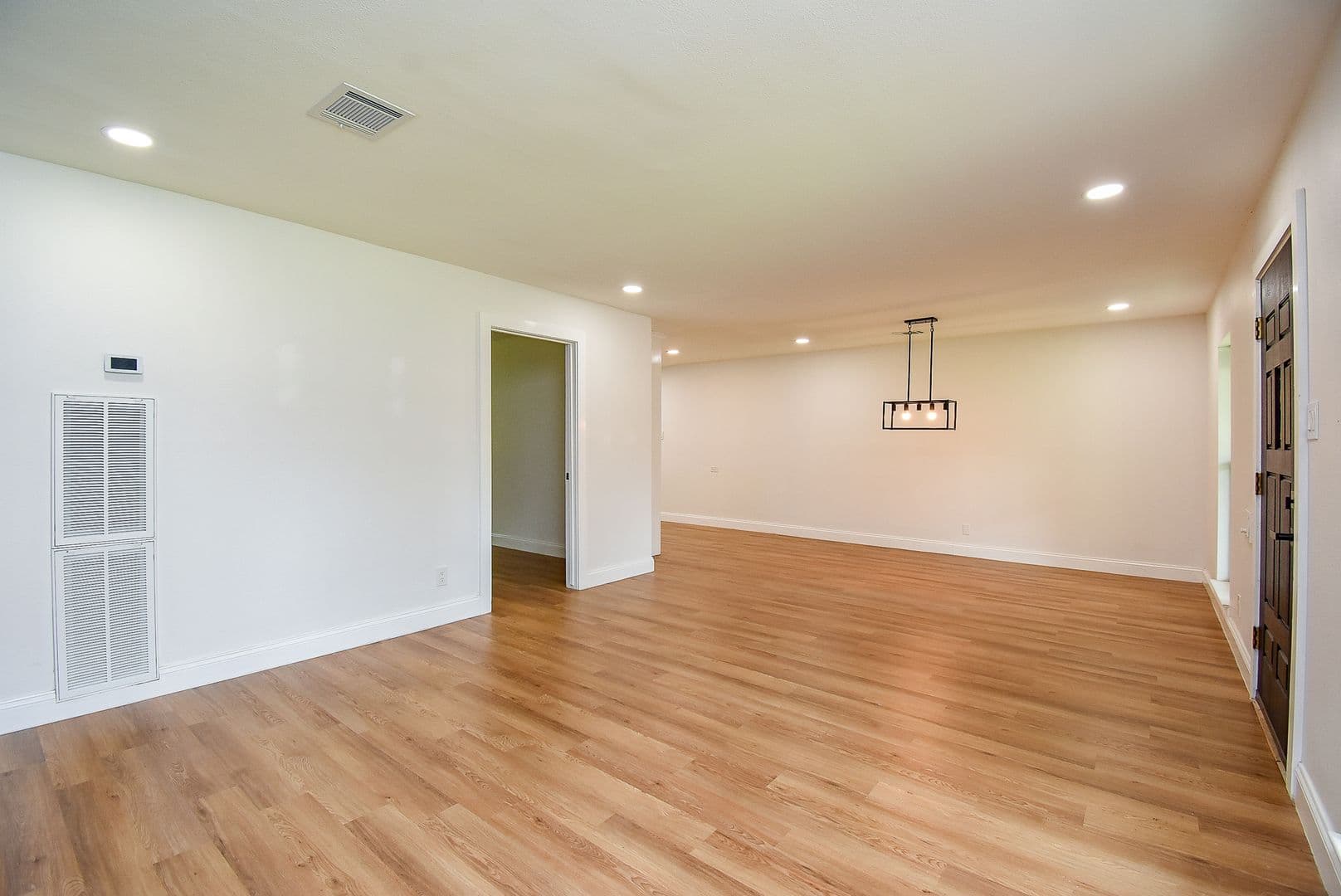 Houston House: 5019 Stillbrooke Dr