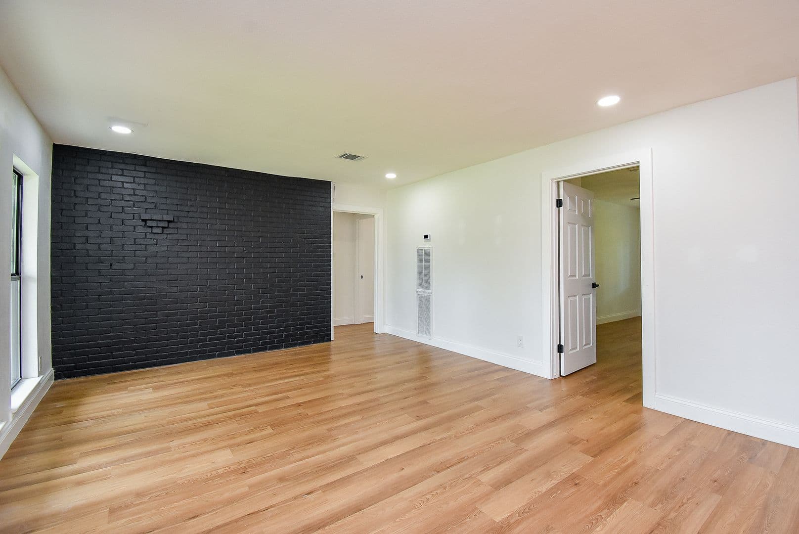 Houston House: 5019 Stillbrooke Dr