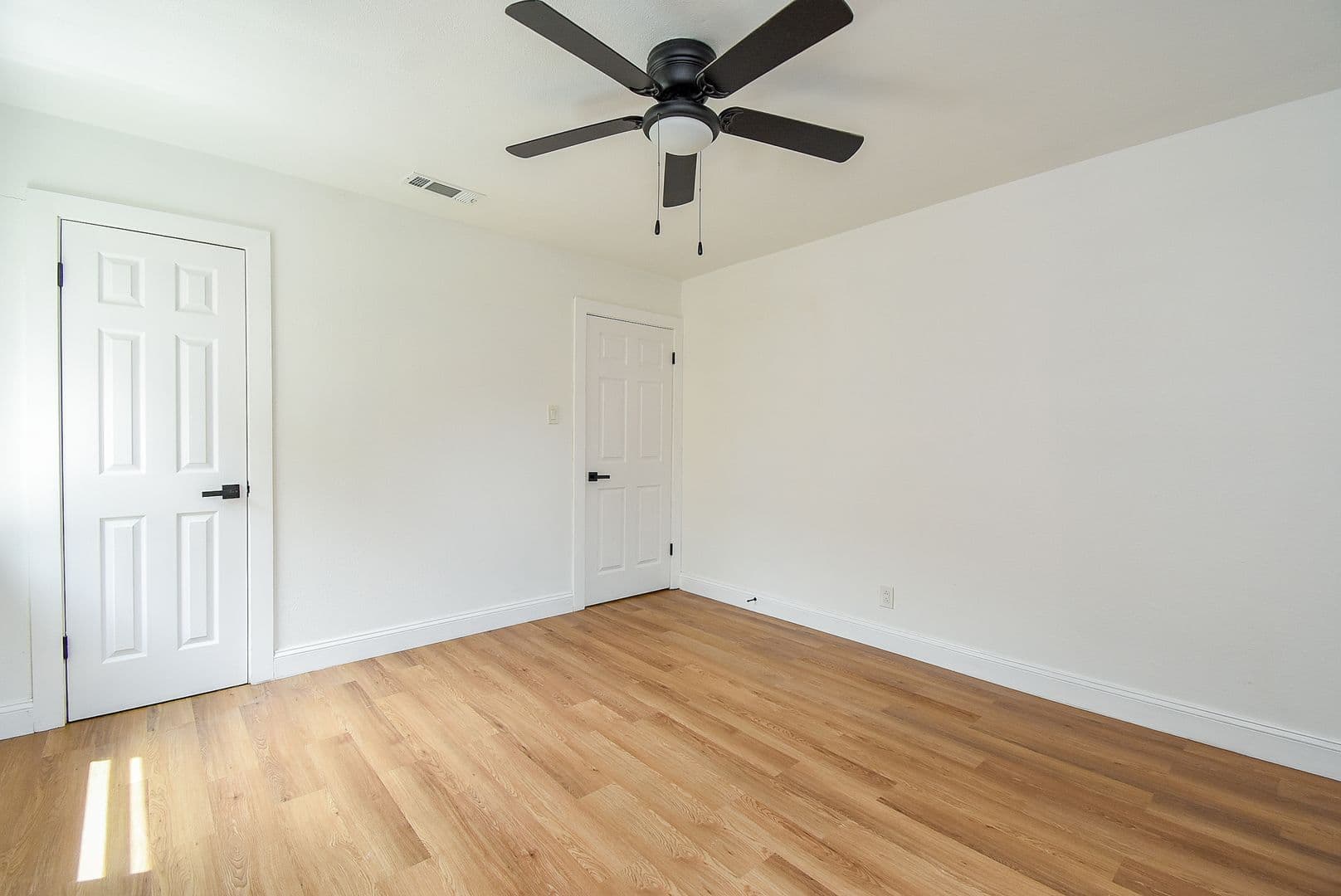 Houston House: 5019 Stillbrooke Dr