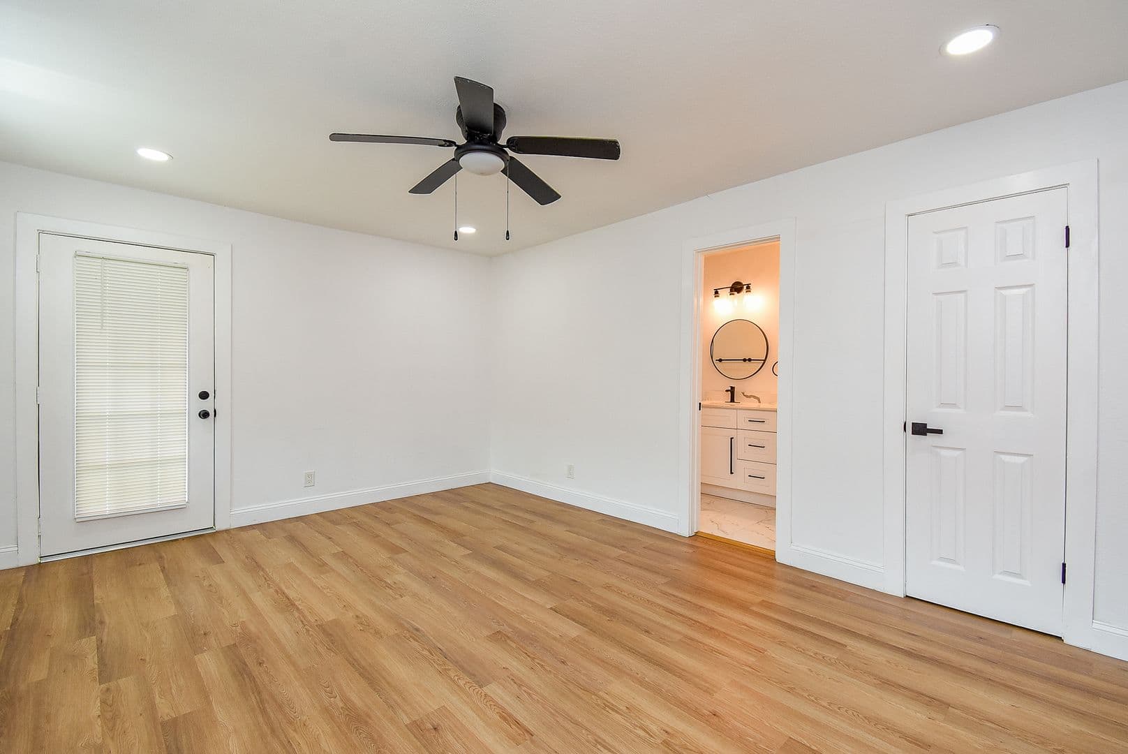 Houston House: 5019 Stillbrooke Dr