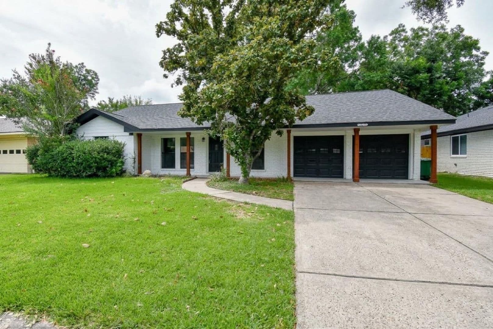 Houston House: 5019 Stillbrooke Dr