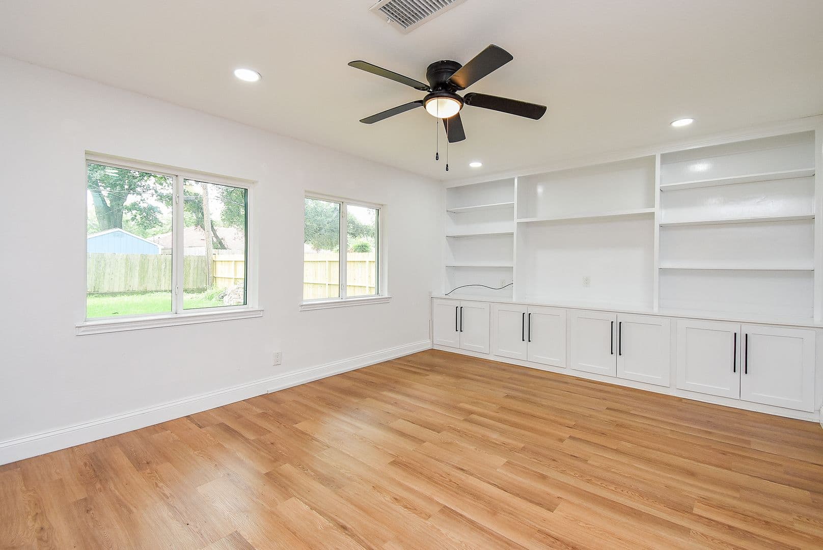 Houston House: 5019 Stillbrooke Dr