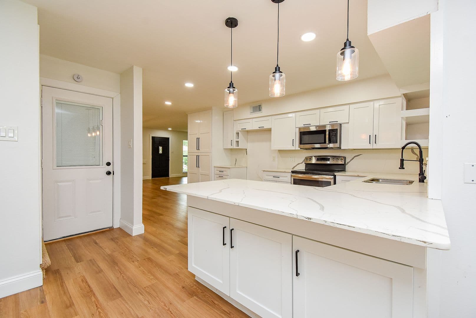 Houston House: 5019 Stillbrooke Dr