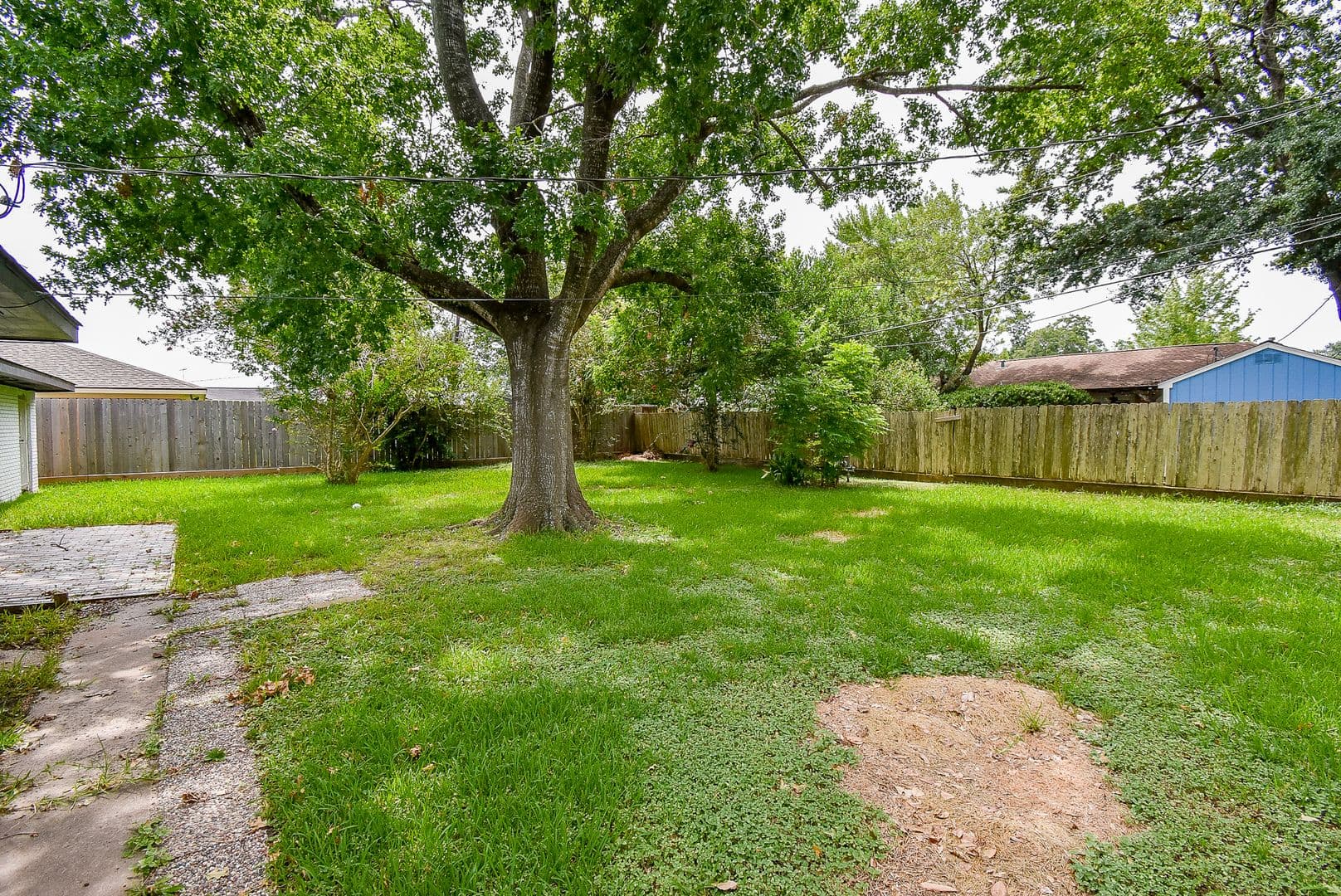 Houston House: 5019 Stillbrooke Dr