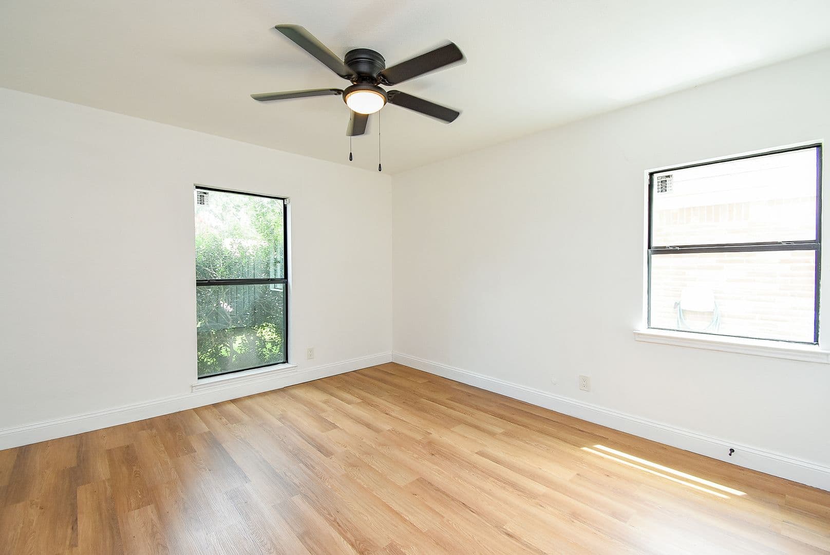 Houston House: 5019 Stillbrooke Dr