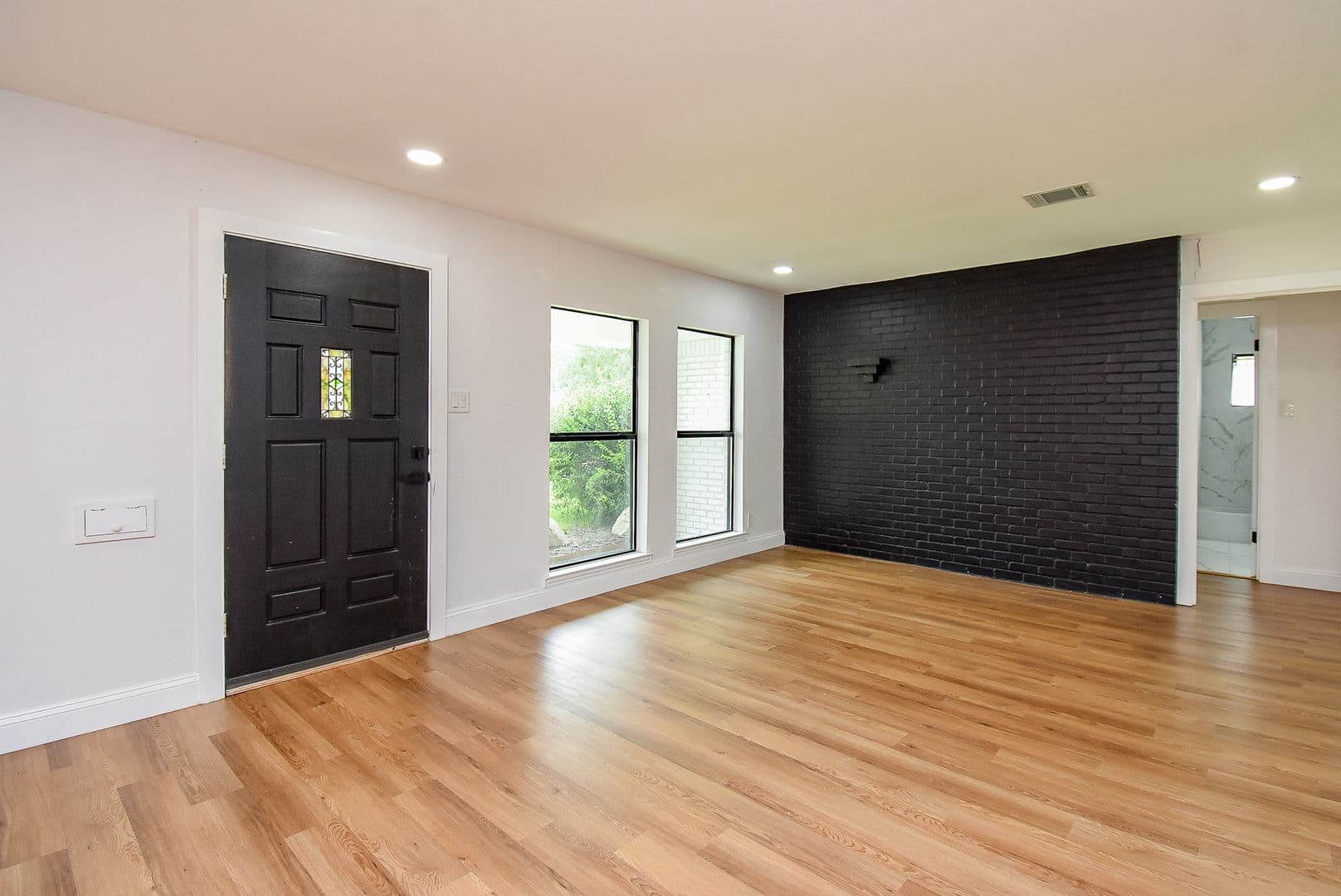 Houston House: 5019 Stillbrooke Dr