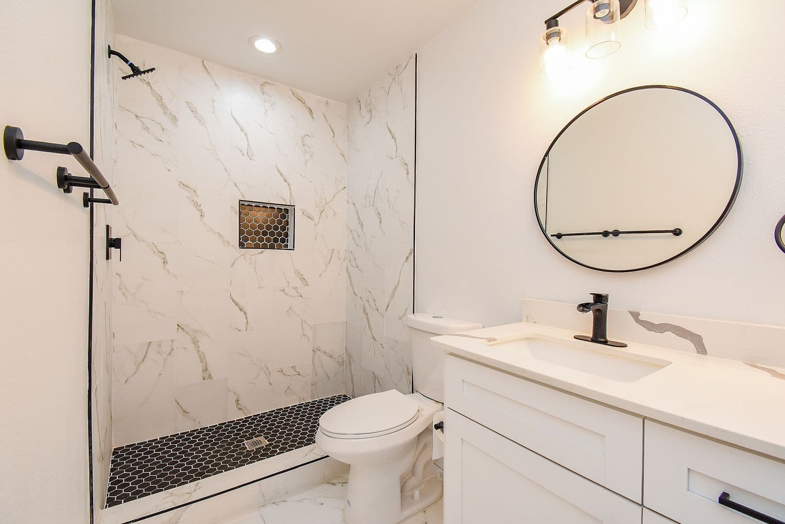Houston House: 5019 Stillbrooke Dr