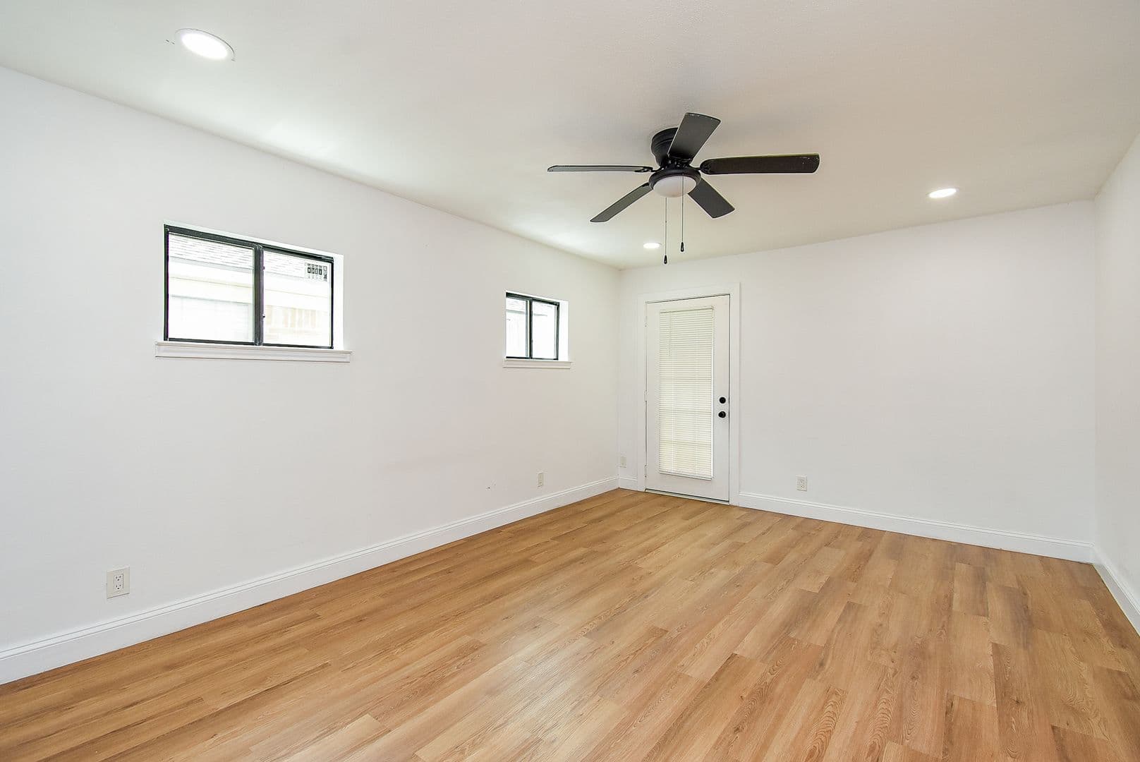 Houston House: 5019 Stillbrooke Dr