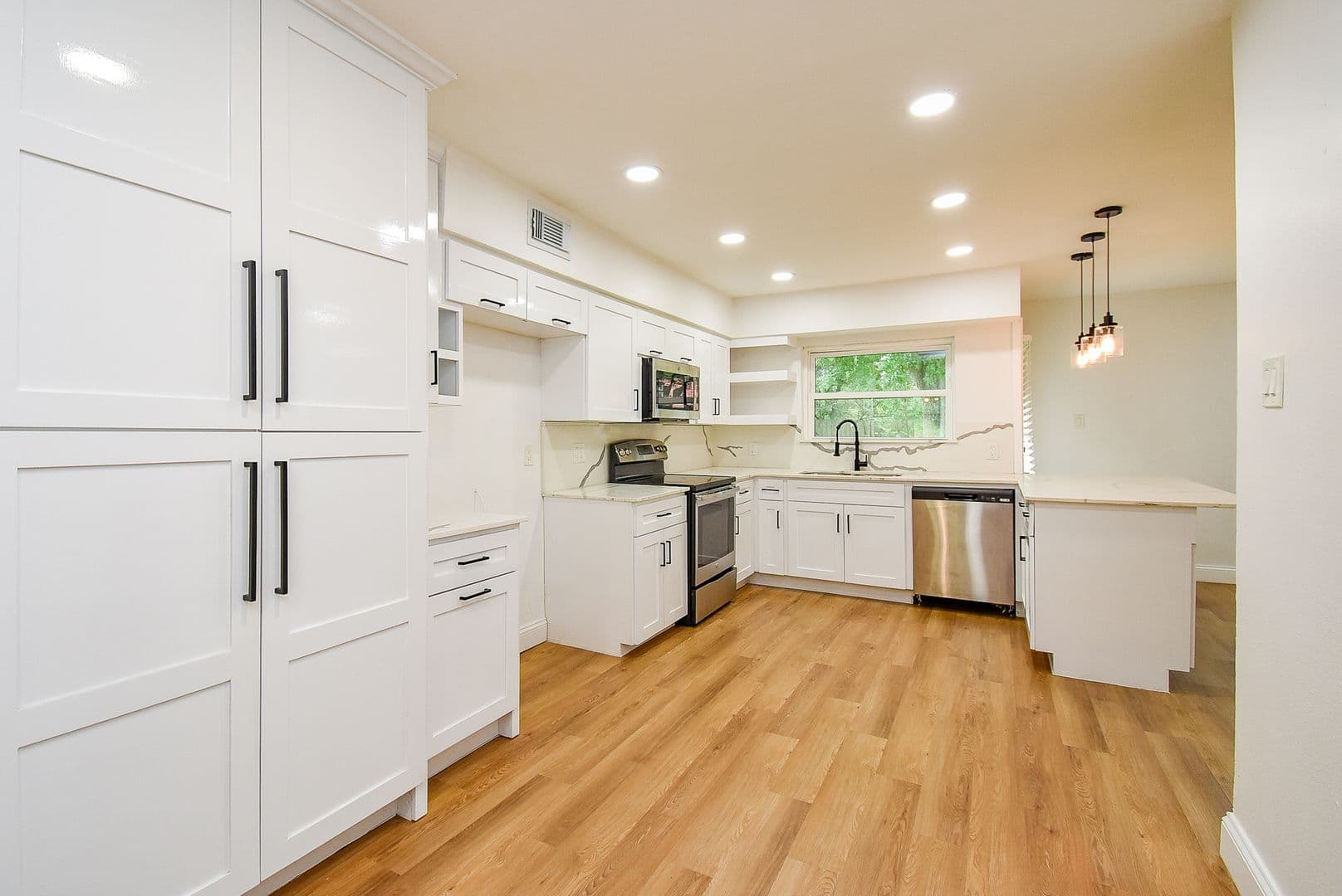 Houston House: 5019 Stillbrooke Dr