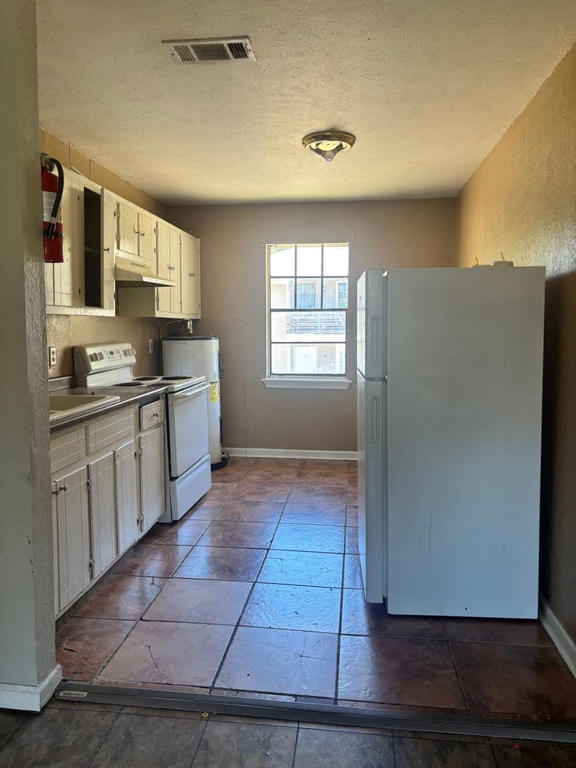 Jackson Apartment: 4345 W. Capitol Street