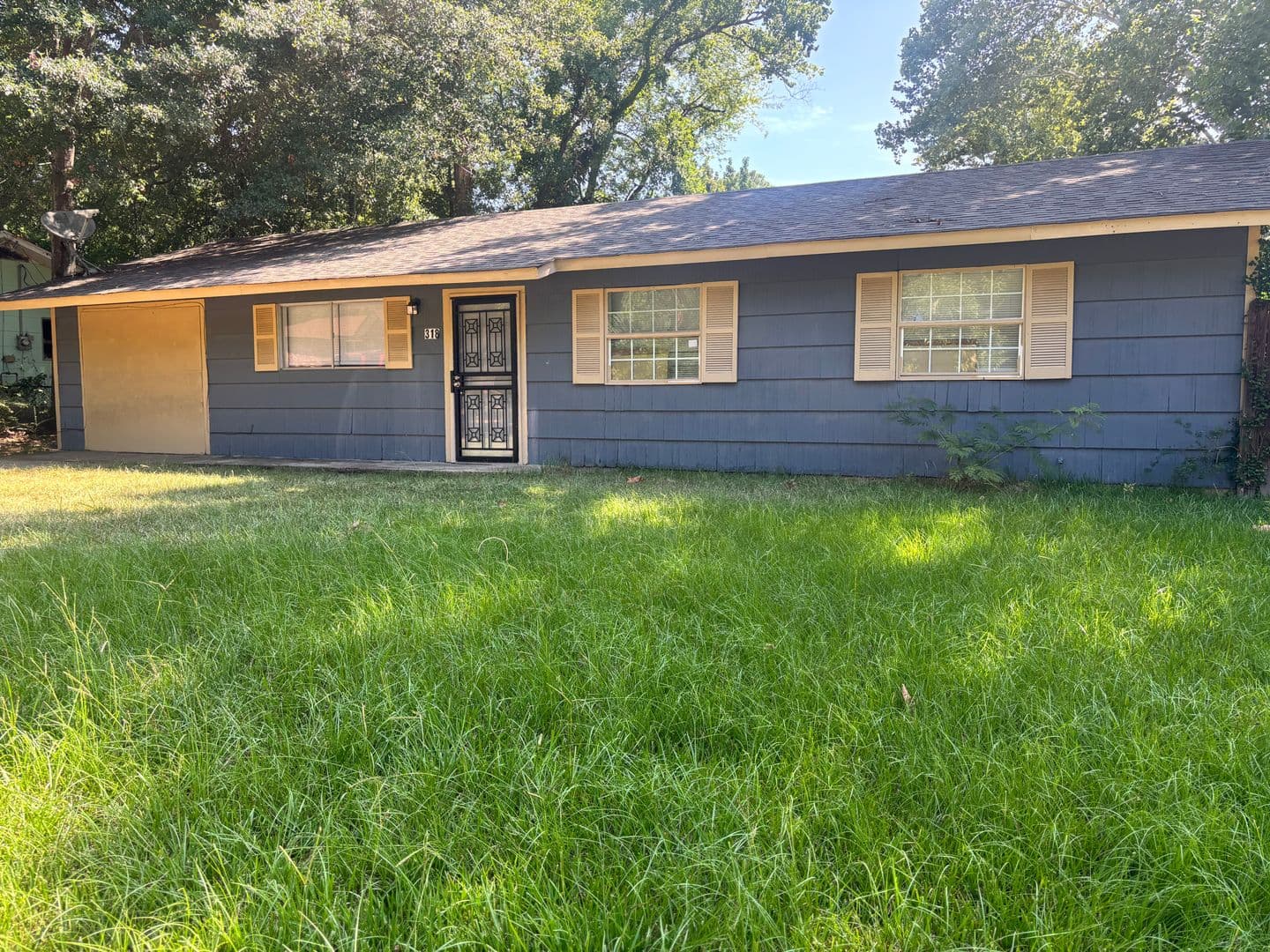 Jackson House: 318 Queen Marie Lane
