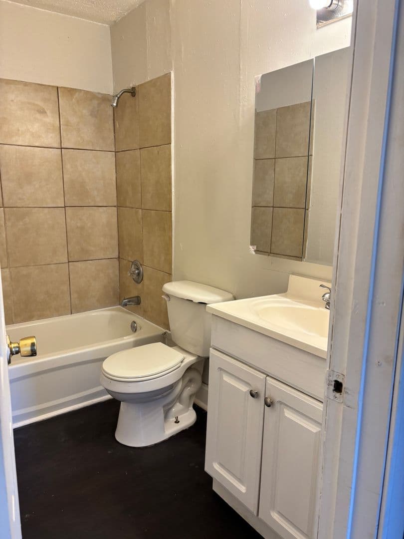 Jackson Apartment: 4345 W. Capitol Street