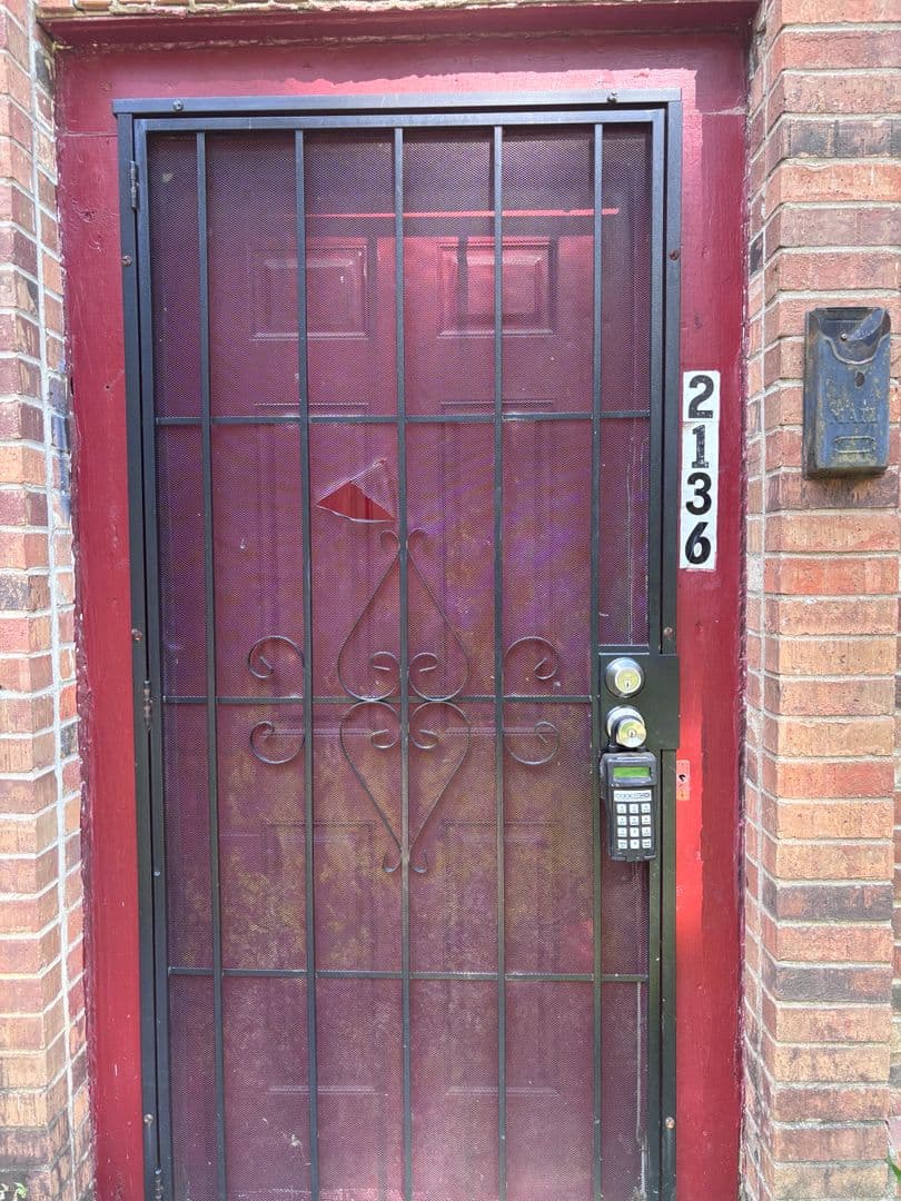 Jackson House: 2136 East Drive