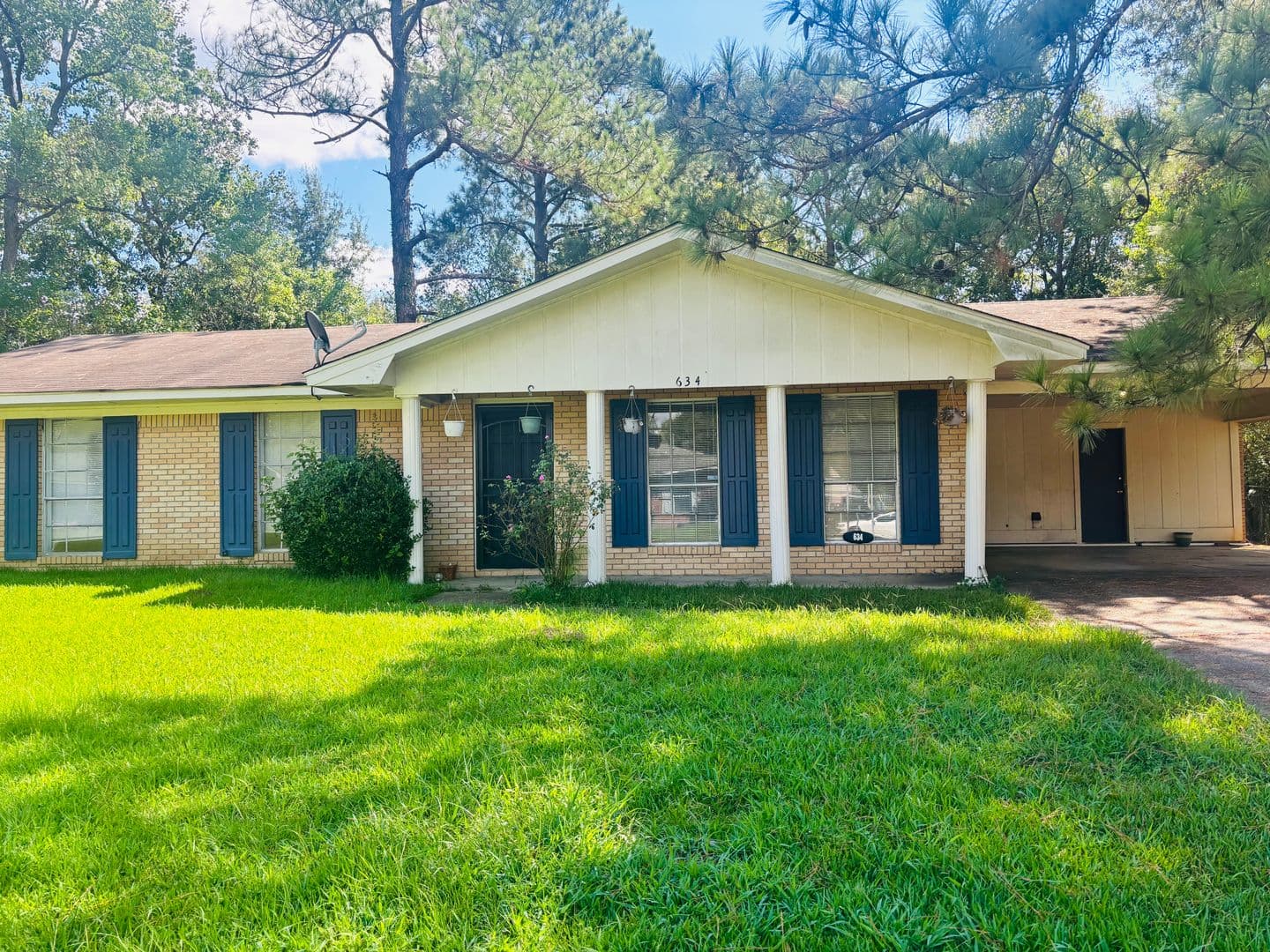 Jackson House: 634 Pine Lane