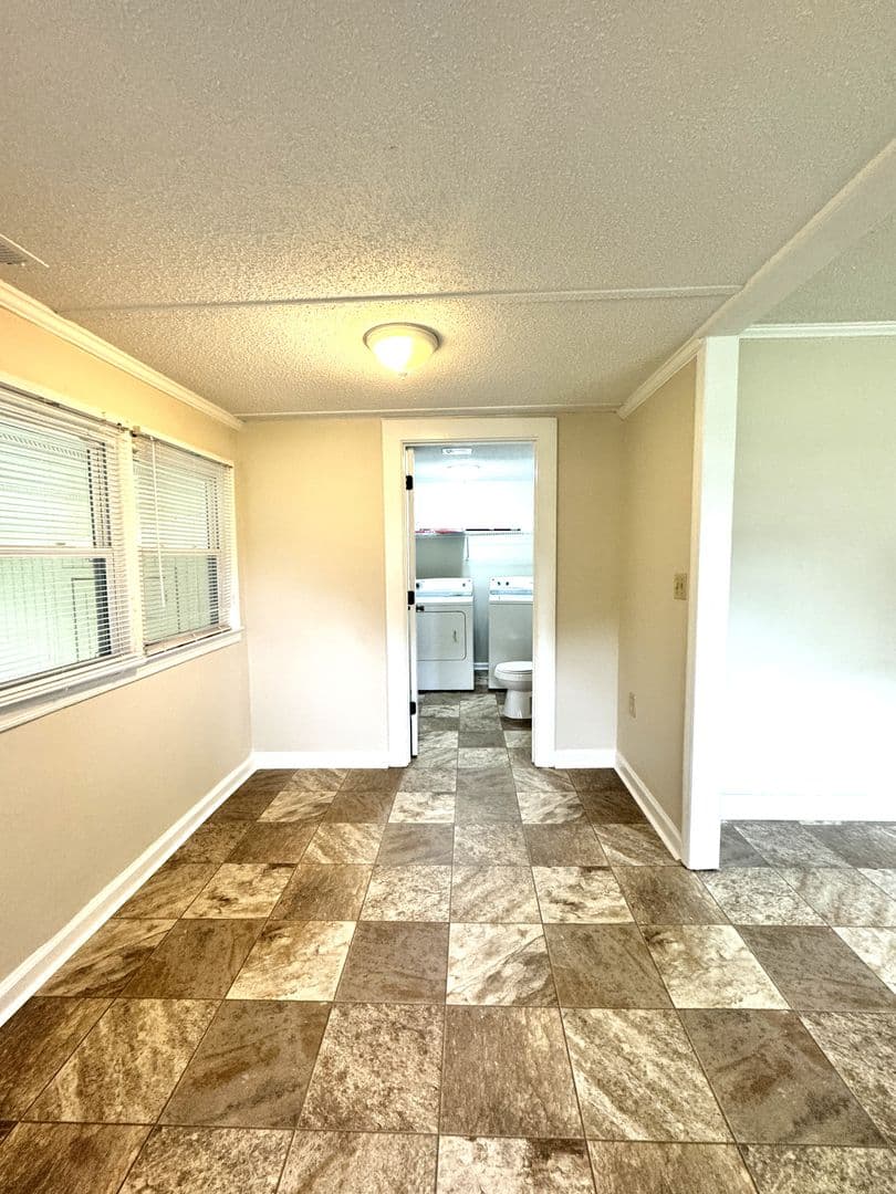 Jacksonville House: 1103 Onslow Pines Rd