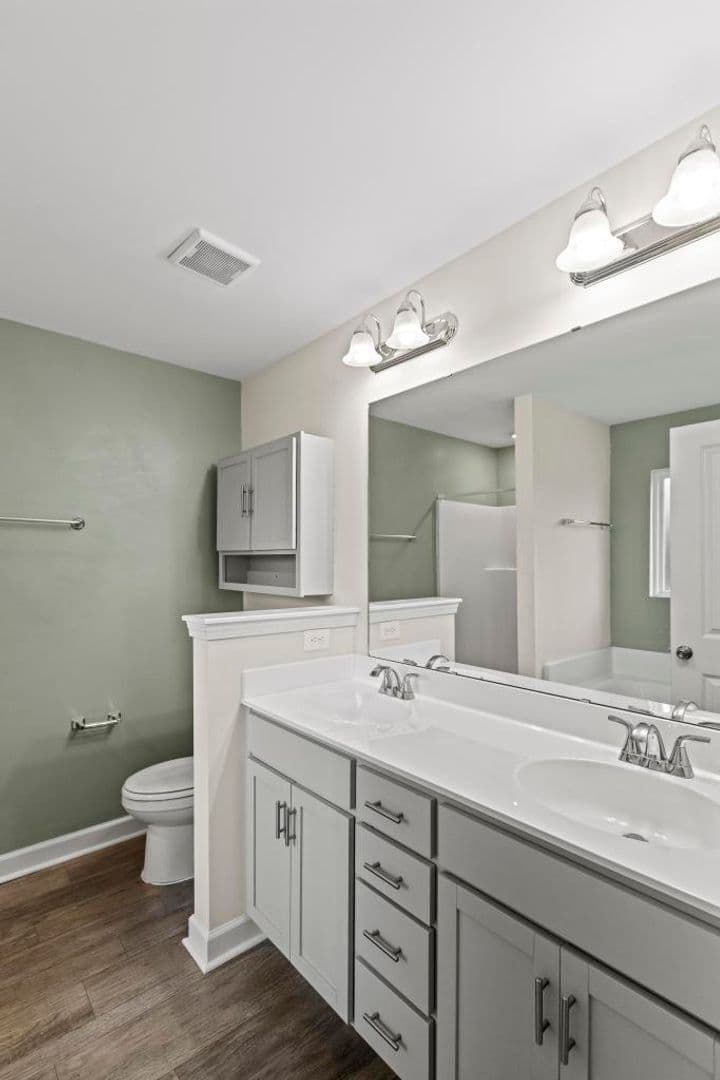 jacksonville House: 514 Isaac Branch Drive