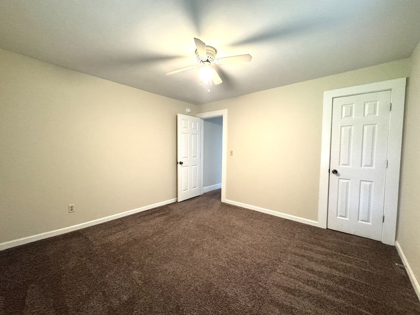 Jacksonville House: 1103 Onslow Pines Rd