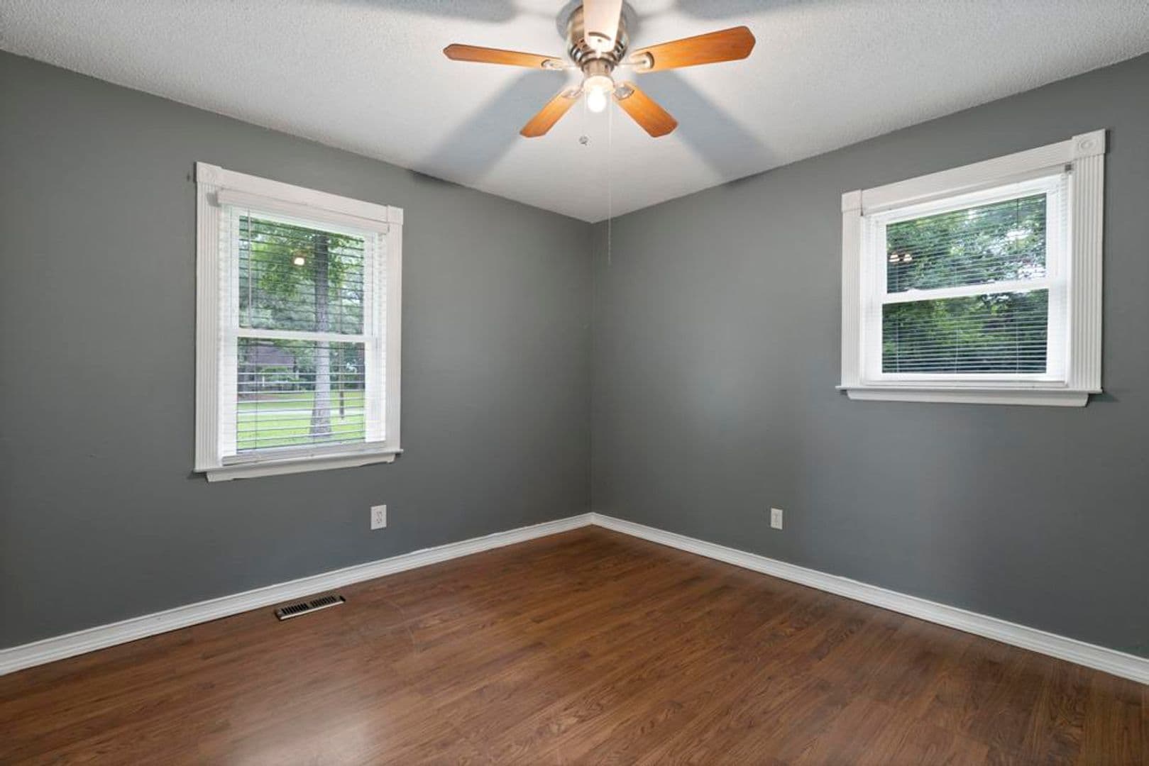 Jacksonville House: 208 Toni Drive