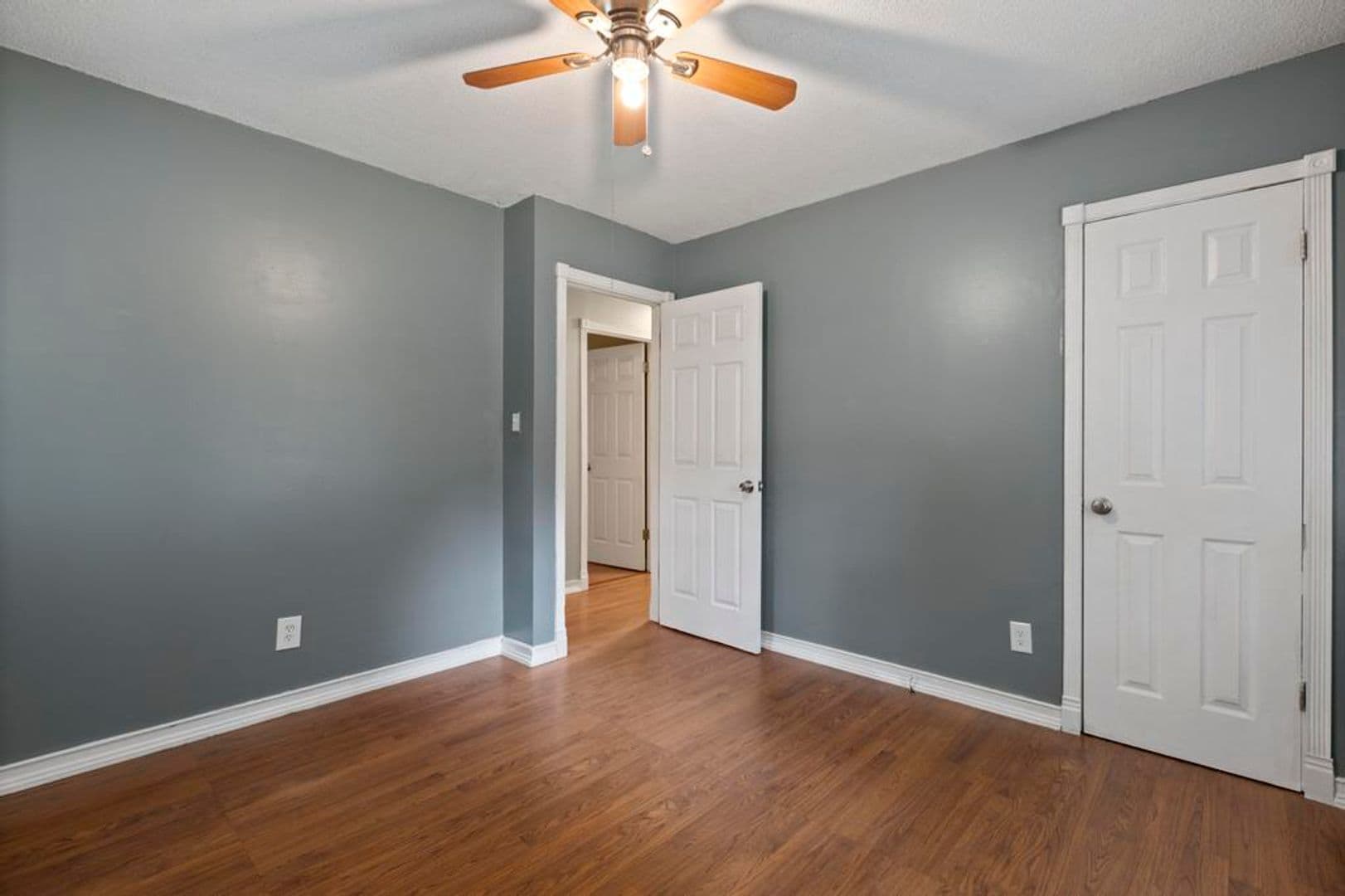 Jacksonville House: 208 Toni Drive