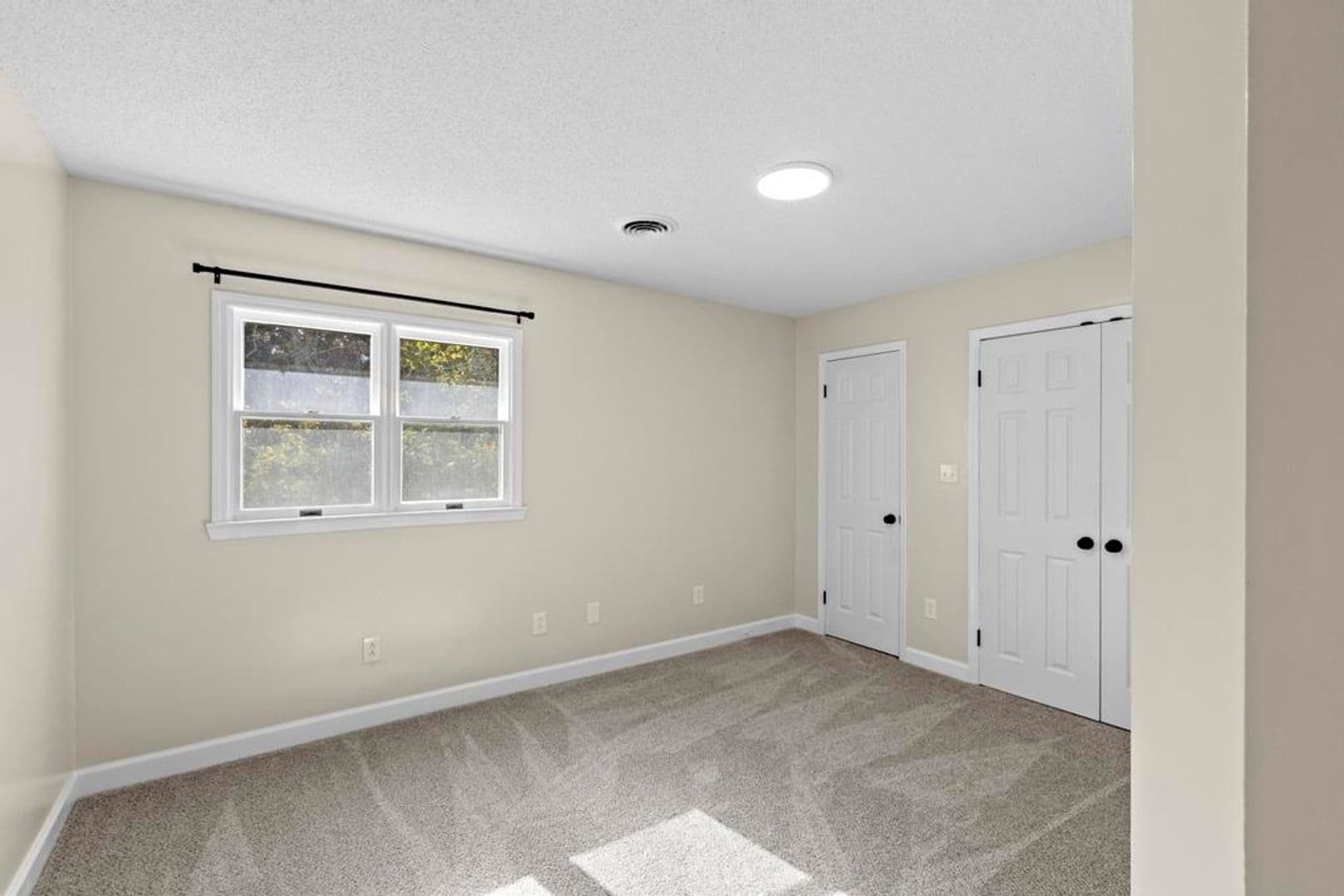Jacksonville House: 2270 Dawson Cabin Road
