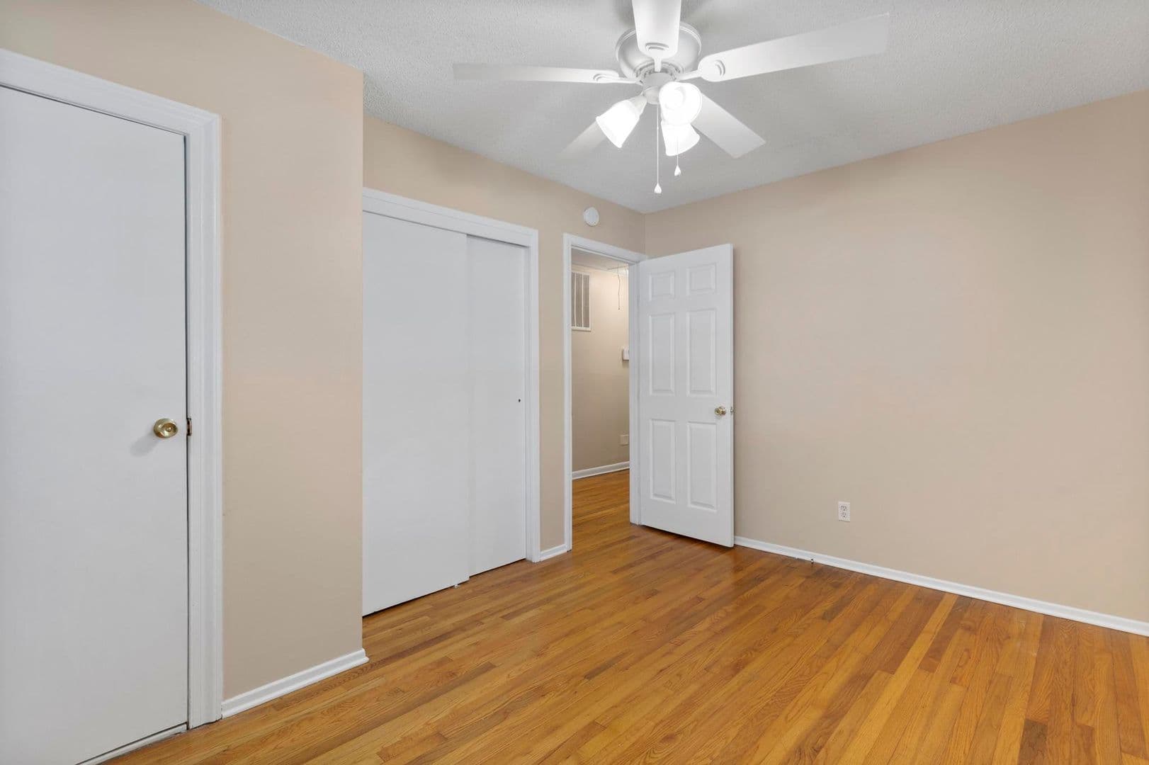 Jacksonville House: 404 Dogwood Lane