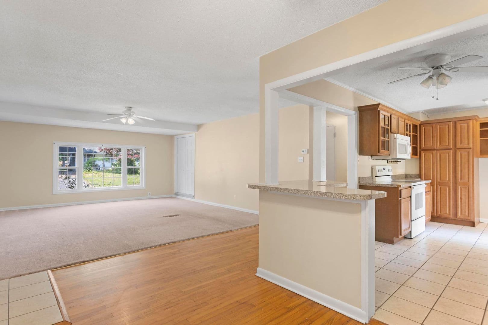 Jacksonville House: 404 Dogwood Lane