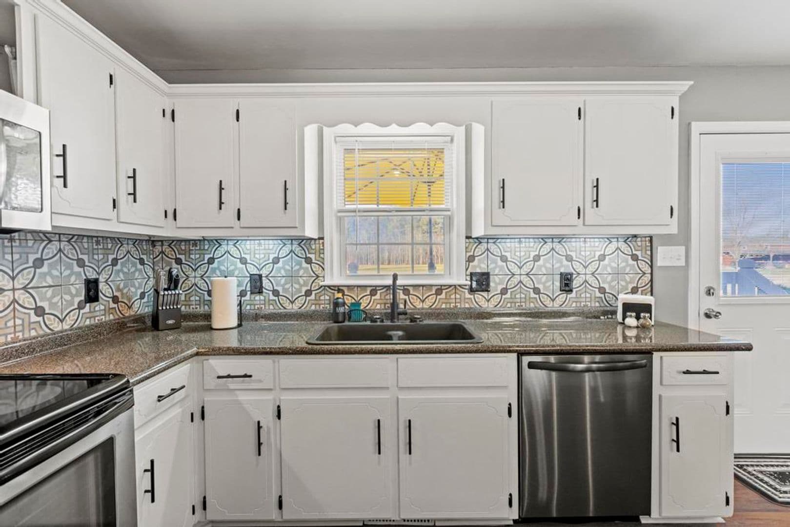 Jacksonville House: 109 Kanton Drive