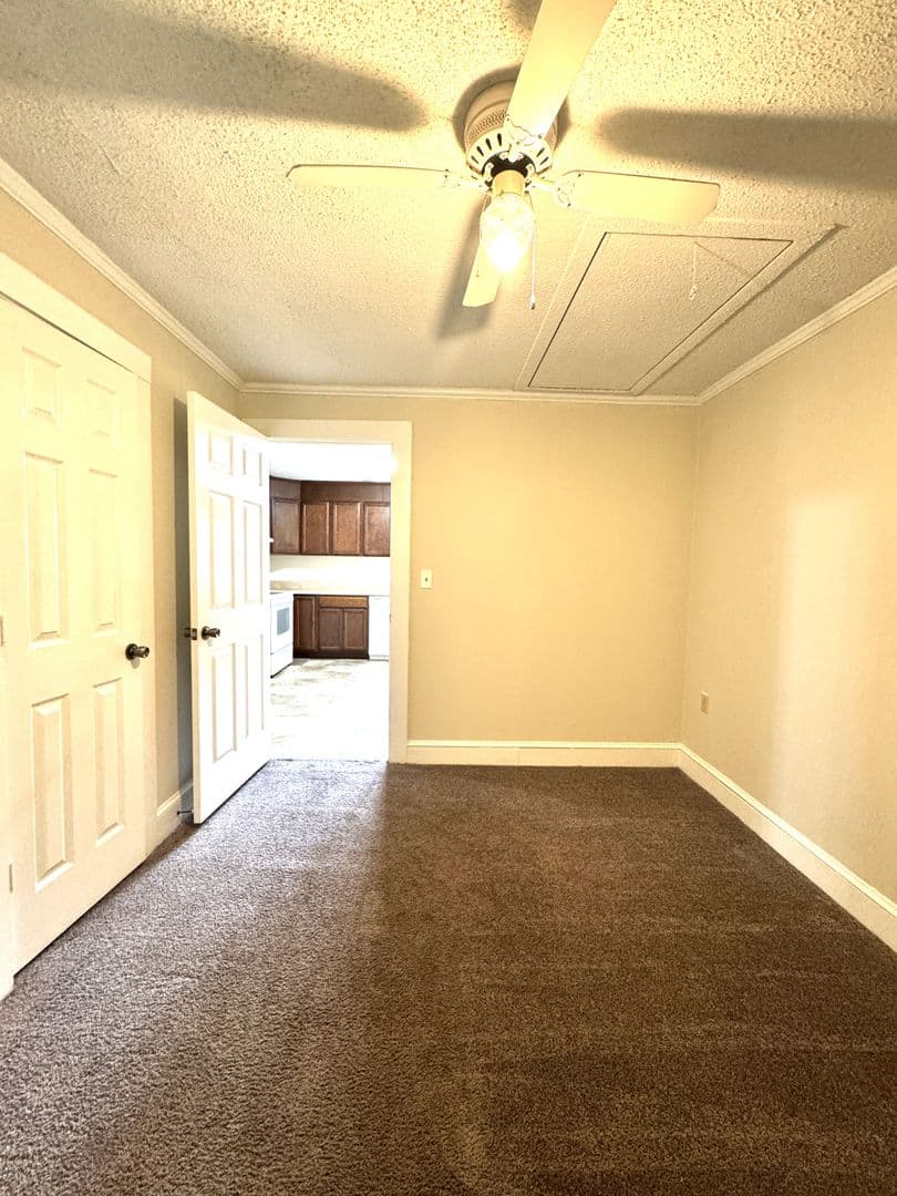 Jacksonville House: 1103 Onslow Pines Rd
