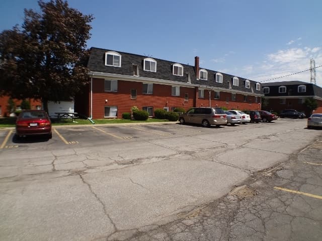 Lorain Apartment: Tower Blvd