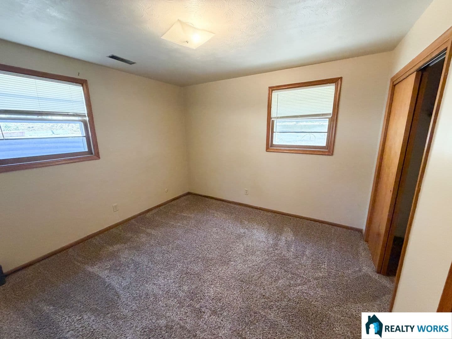 Lincoln Apartment: Meredeth