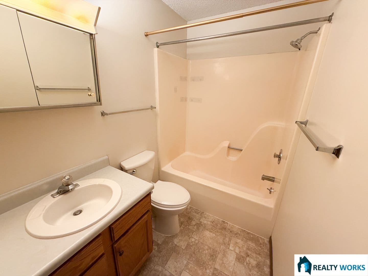 Lincoln Apartment: 1010 D St