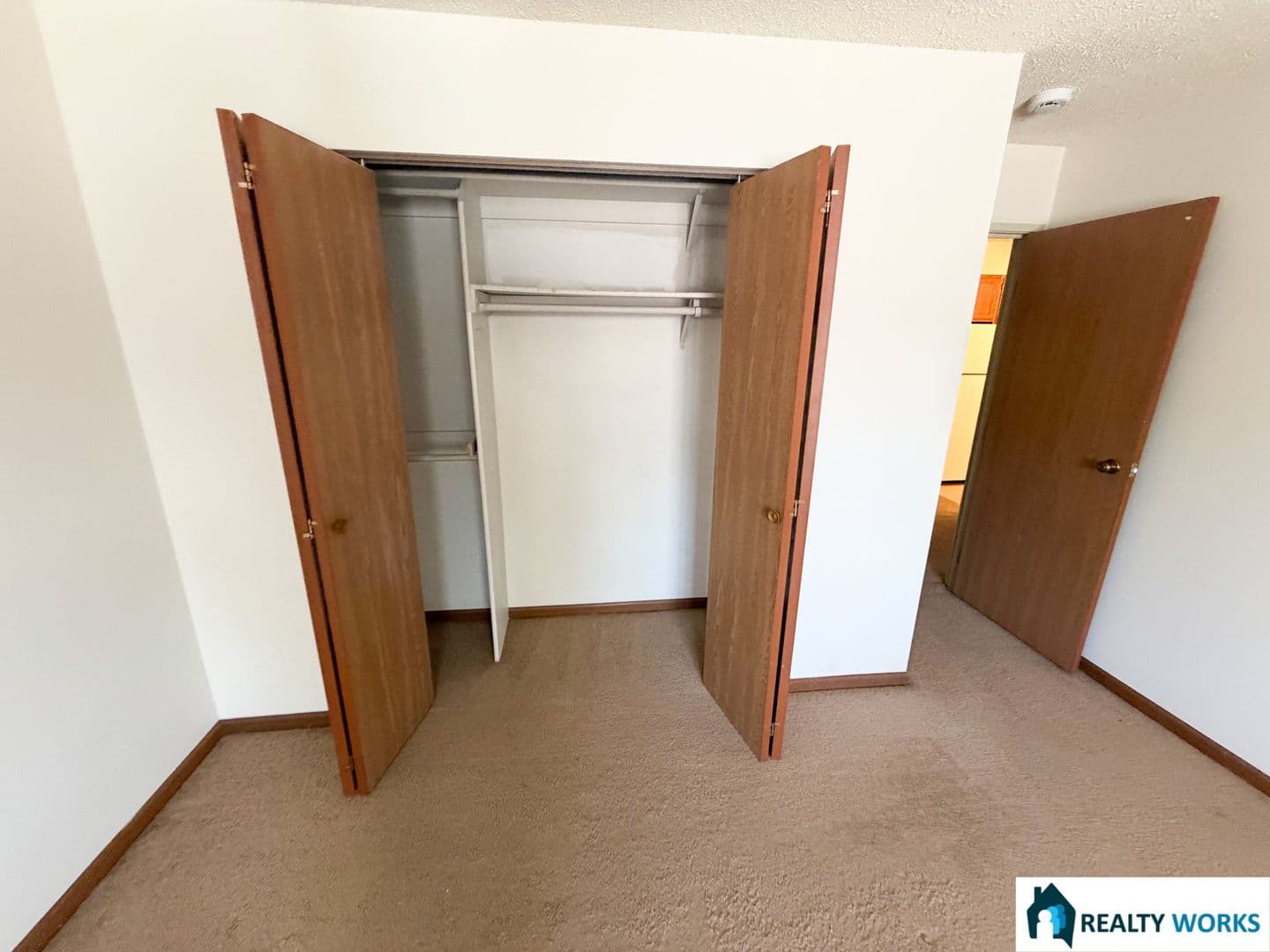 Lincoln Apartment: 1010 D St
