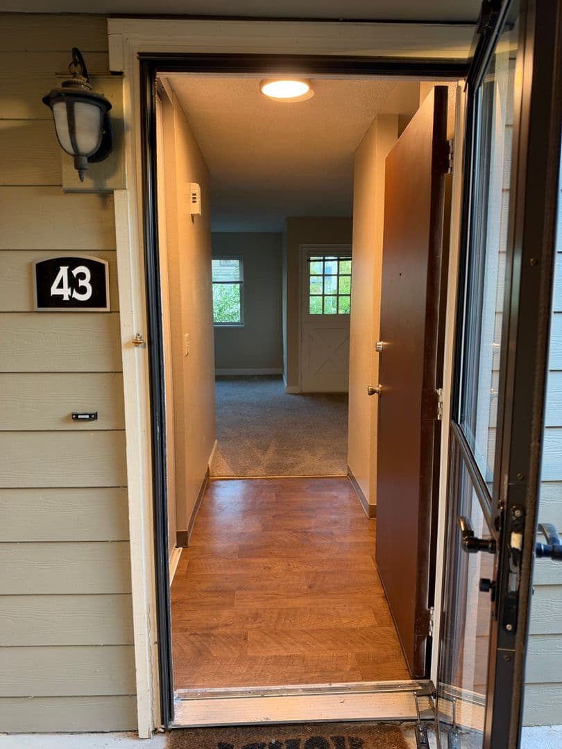 Woodburn Apartment: 770 Evergreen Road