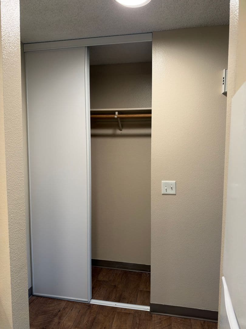 Woodburn Apartment: 770 Evergreen Road