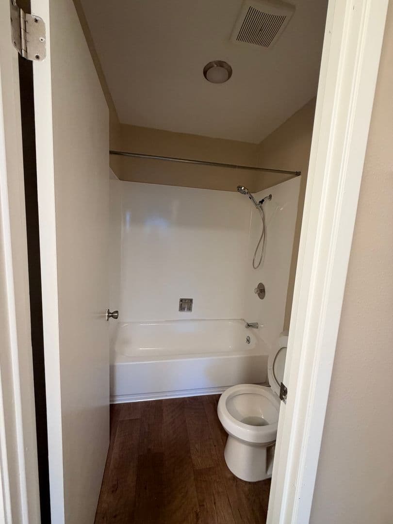 Woodburn Apartment: 770 Evergreen Road
