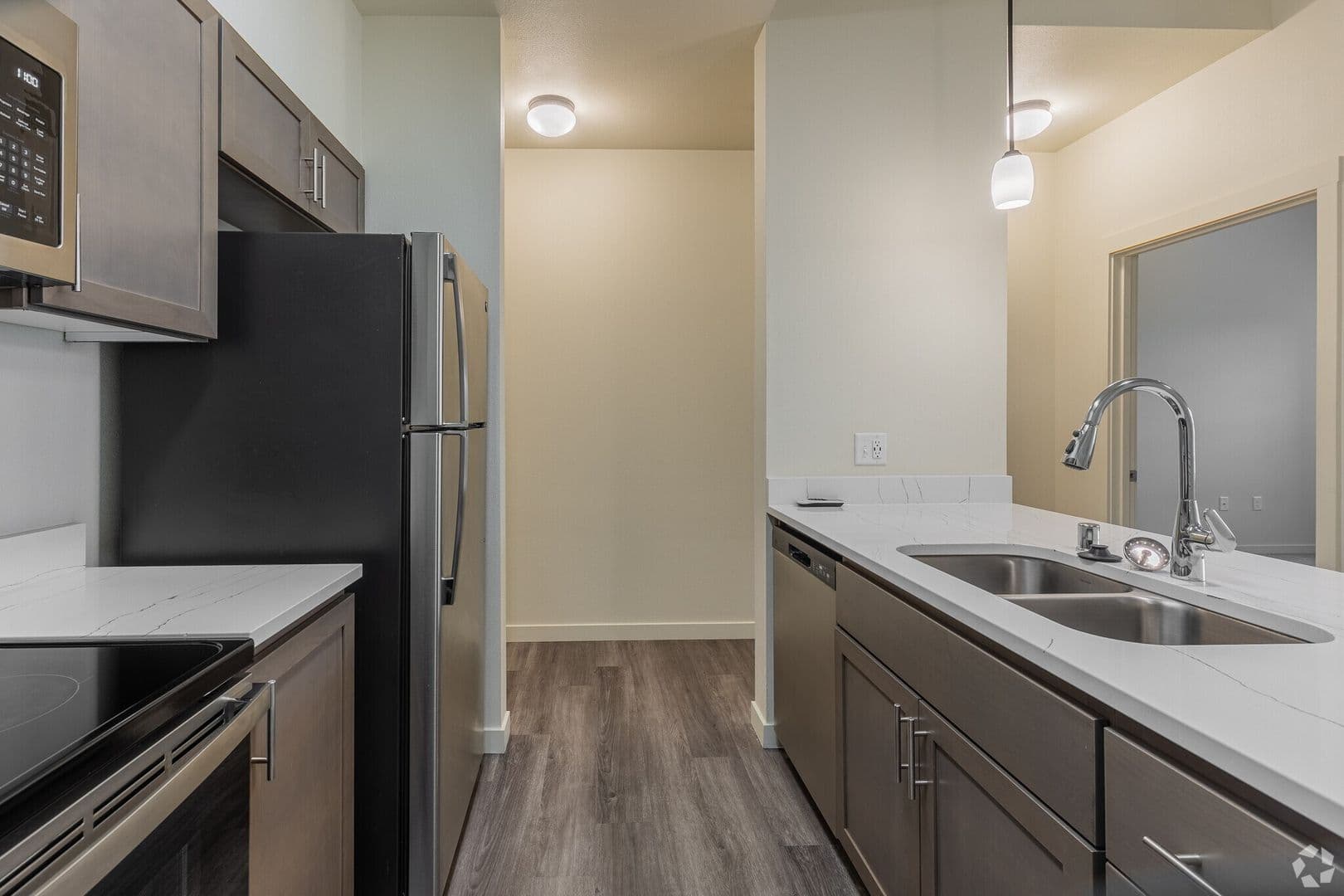 Vancouver Apartment: 4905 NE 122nd Ave