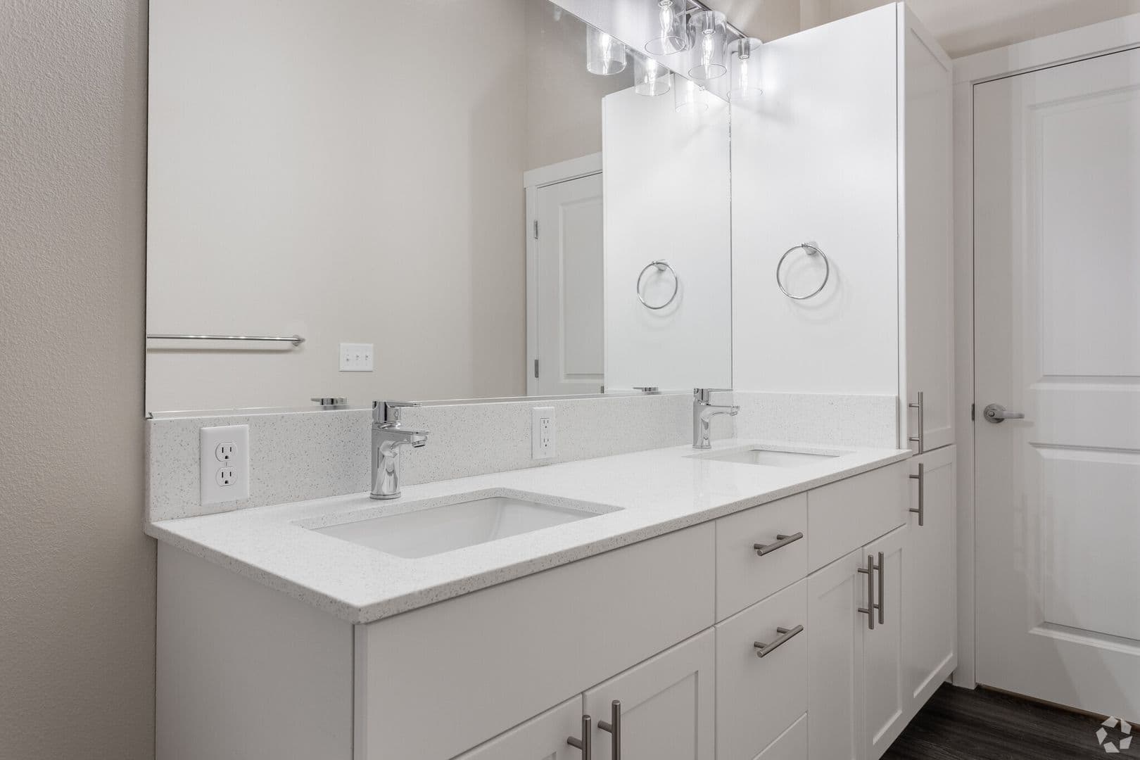 Vancouver Apartment: 501 NE 112th Ave