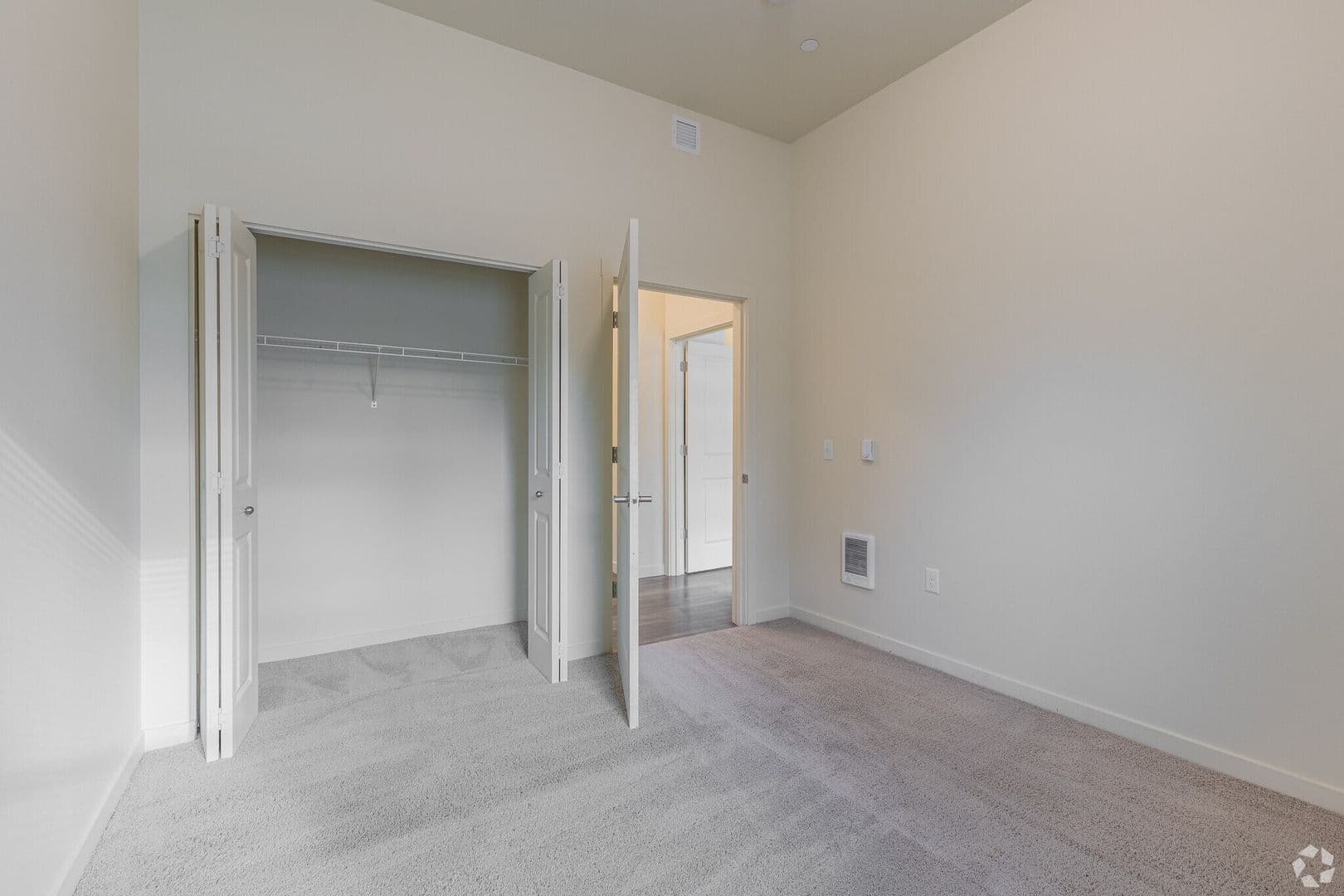 Vancouver Apartment: 4905 NE 122nd Ave