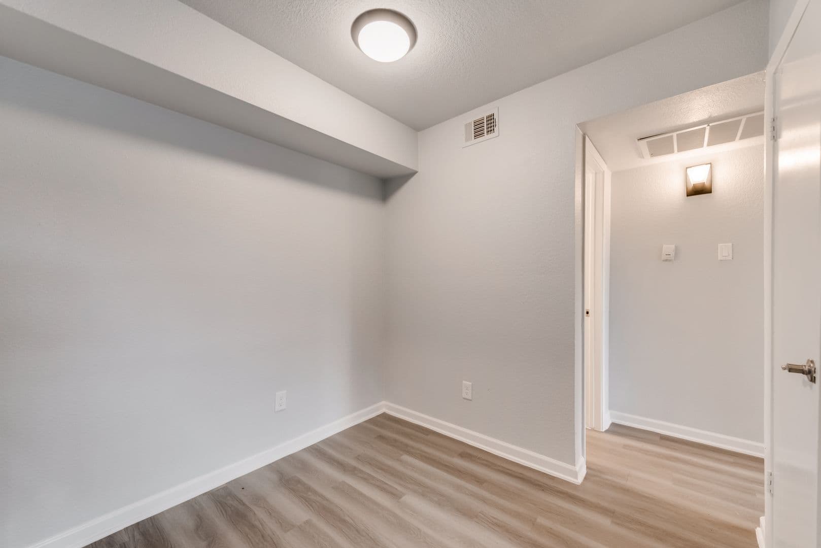 Dallas Apartment: 8900 Park Lane