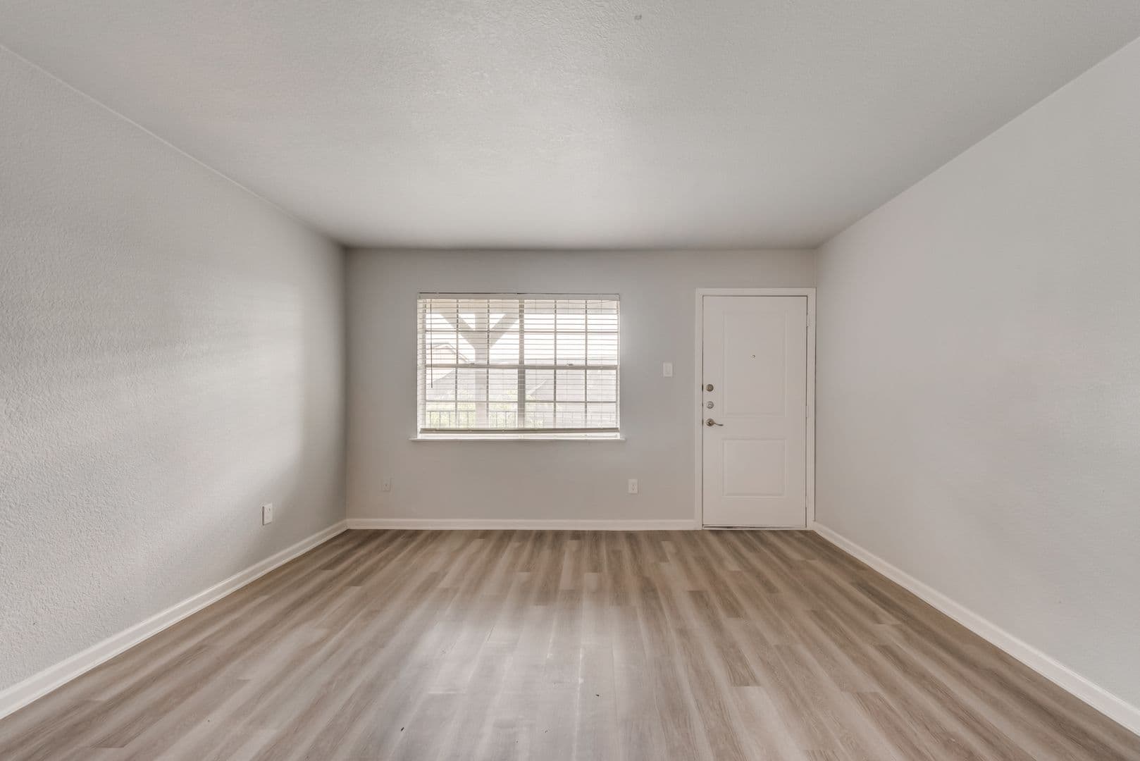 Dallas Apartment: 8900 Park Lane