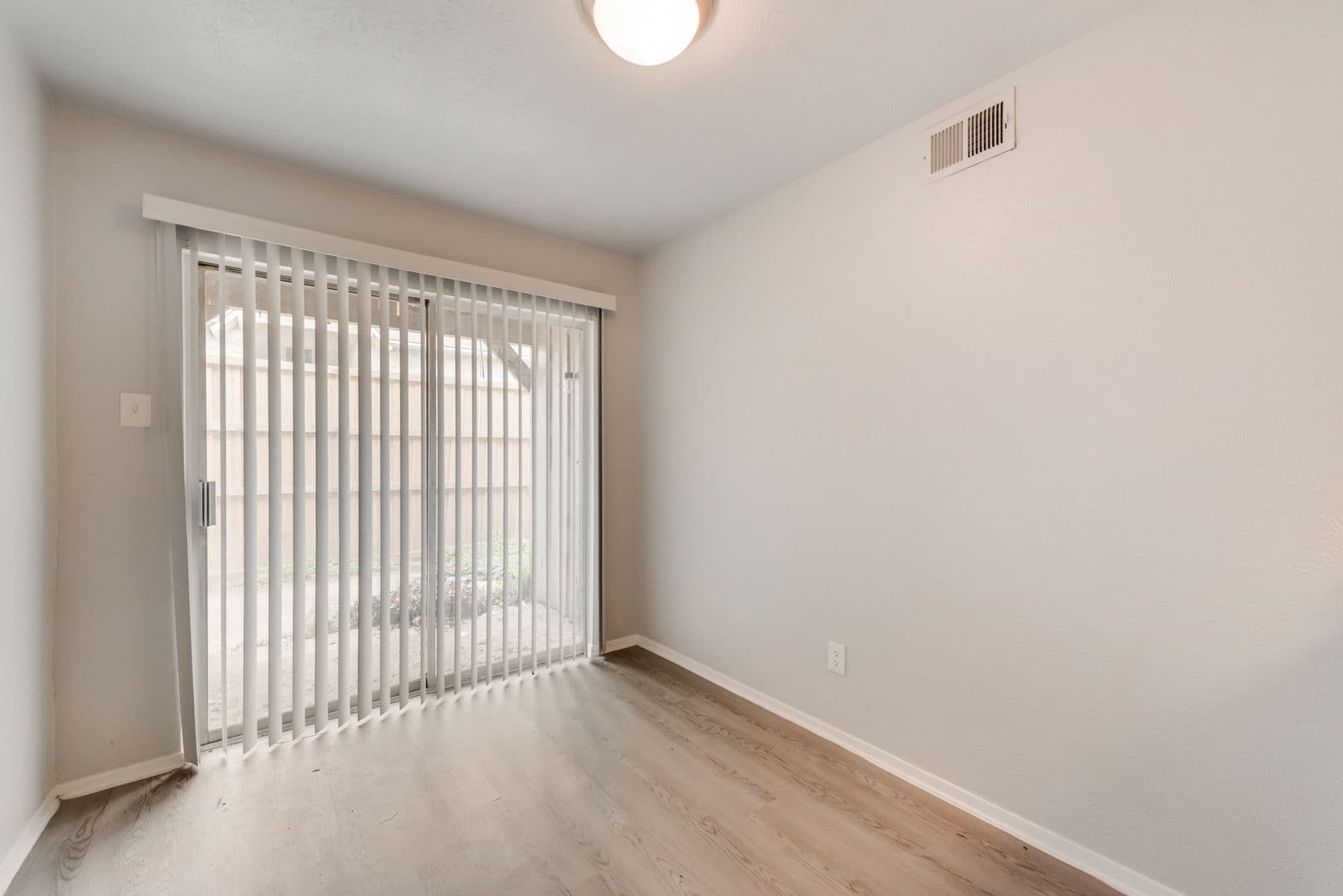 Dallas Apartment: 8900 Park Lane