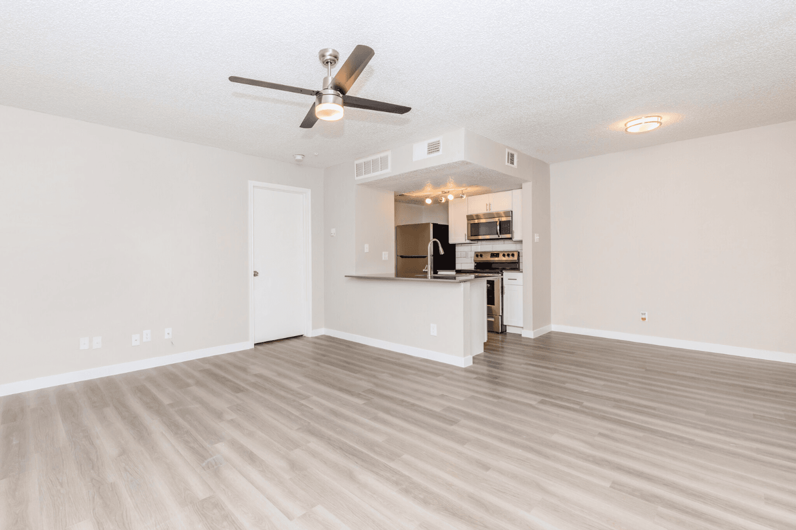 Dallas Apartment: 7720 McCallum Blvd