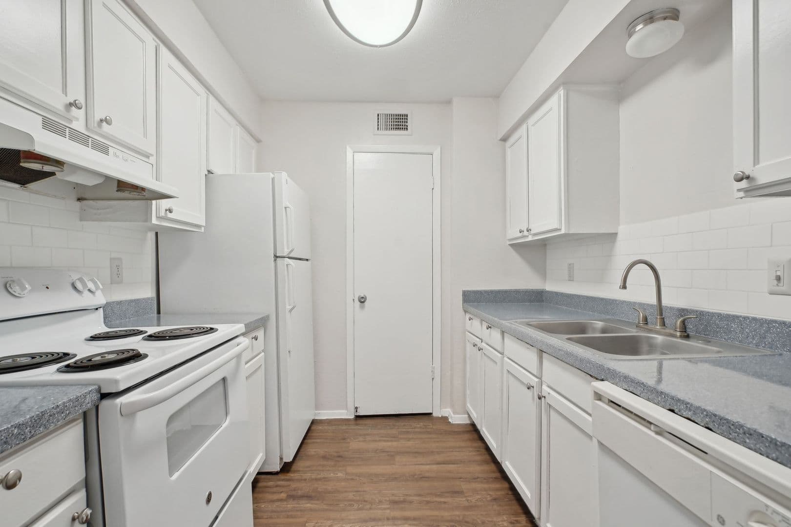 Dallas Apartment: 14018 Brookgreen Dr