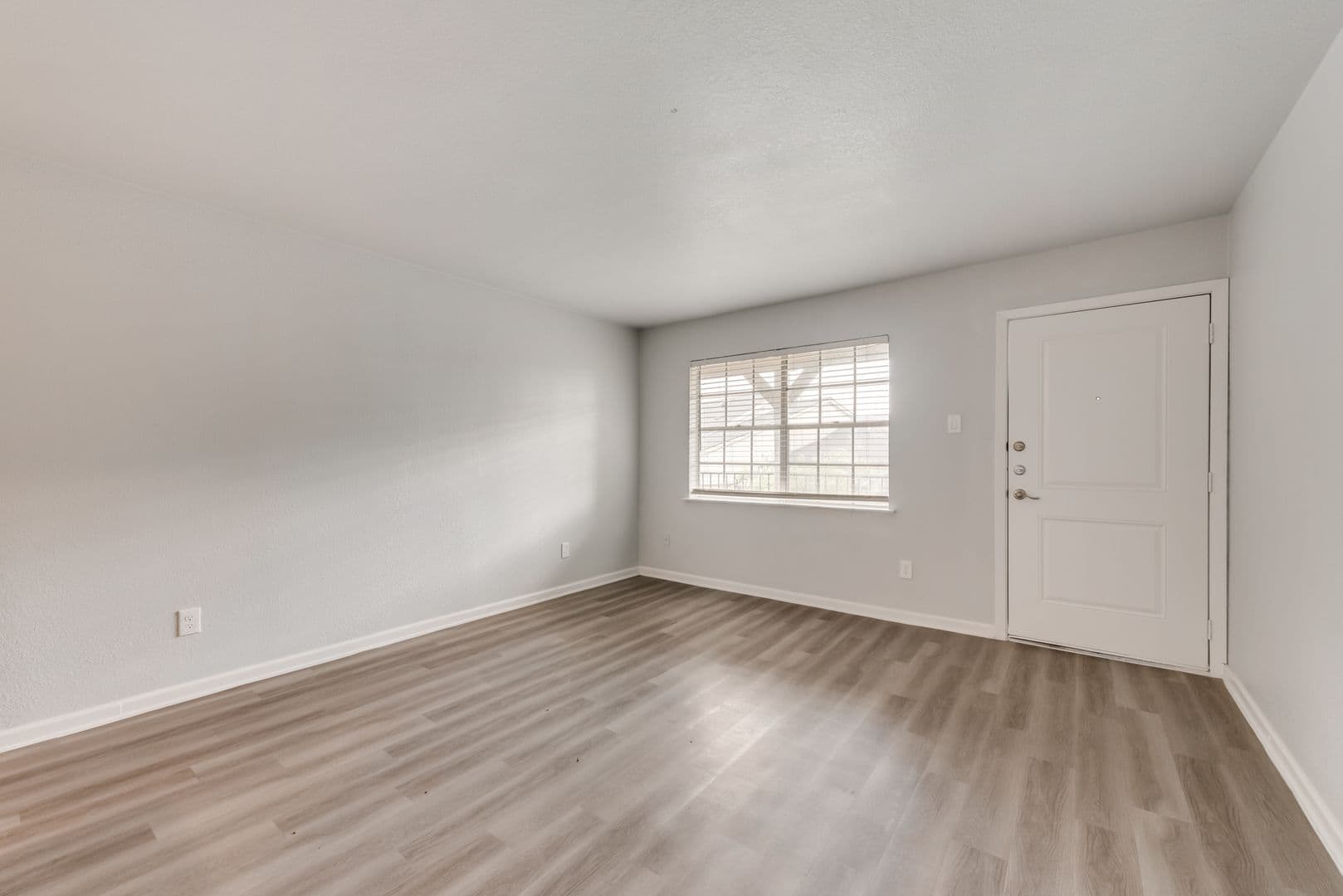 Dallas Apartment: 8900 Park Lane