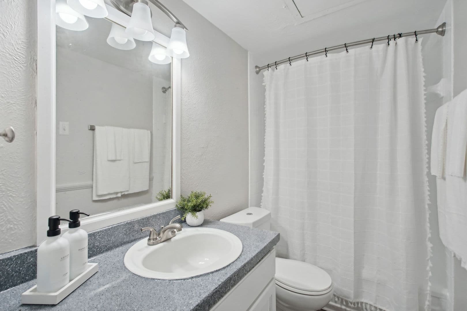 Dallas Apartment: 14018 Brookgreen Dr